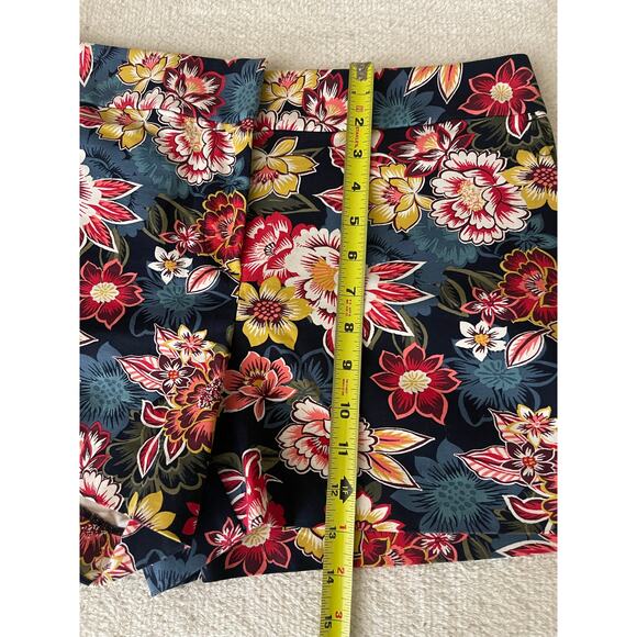 Loft Women's Stretch Floral Mid Rise Chino Shorts 8 Cottage Whimsical Boho - Picture 9 of 10